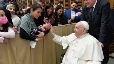 La gratitud del Papa a los Empleados del Vaticano: Sean artesanos de paz