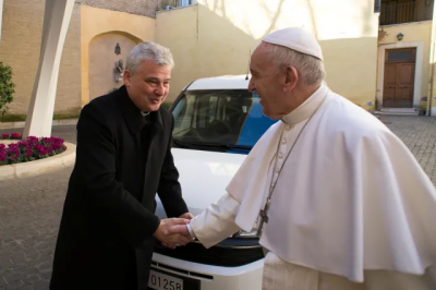 El cardenal Krajewski, enviado del papa Francisco, pasar� la Navidad en Kiev