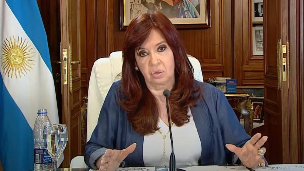 La vicepresidenta Cristina Fern�ndez reaparece en un acto como cierre del a�o y arranque de la carrera electoral