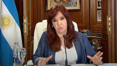 La vicepresidenta Cristina Fern�ndez reaparece en un acto como cierre del a�o y arranque de la carrera electoral
