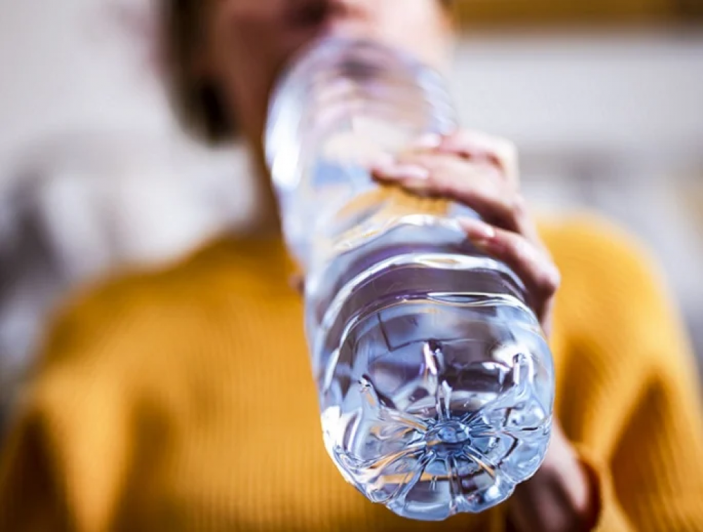 Empresa embotelladora vendi agua contaminada: deber pagar indemnizacin por daos