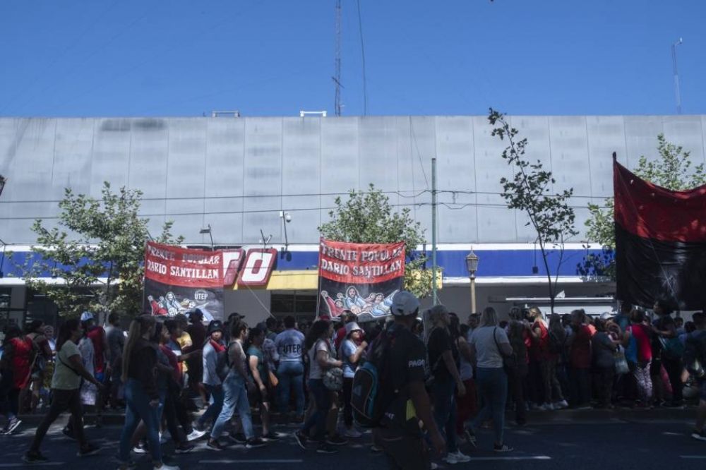 Organizaciones sociales protestaron frente a los supermercados contra la especulacin de los formadores de precios