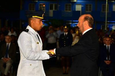 El gobernador Insfrán presidio el acto de promoción de nuevos oficiales policiales