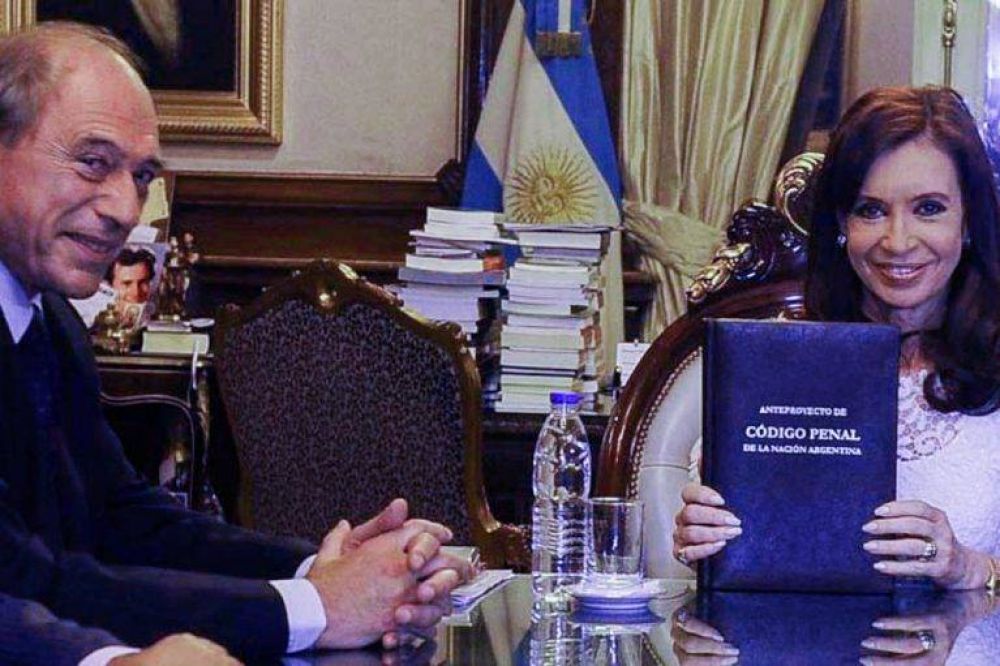 Cristina Kirchner comparti un artculo de Zaffaroni que advierte sobre la desaparicin del derecho