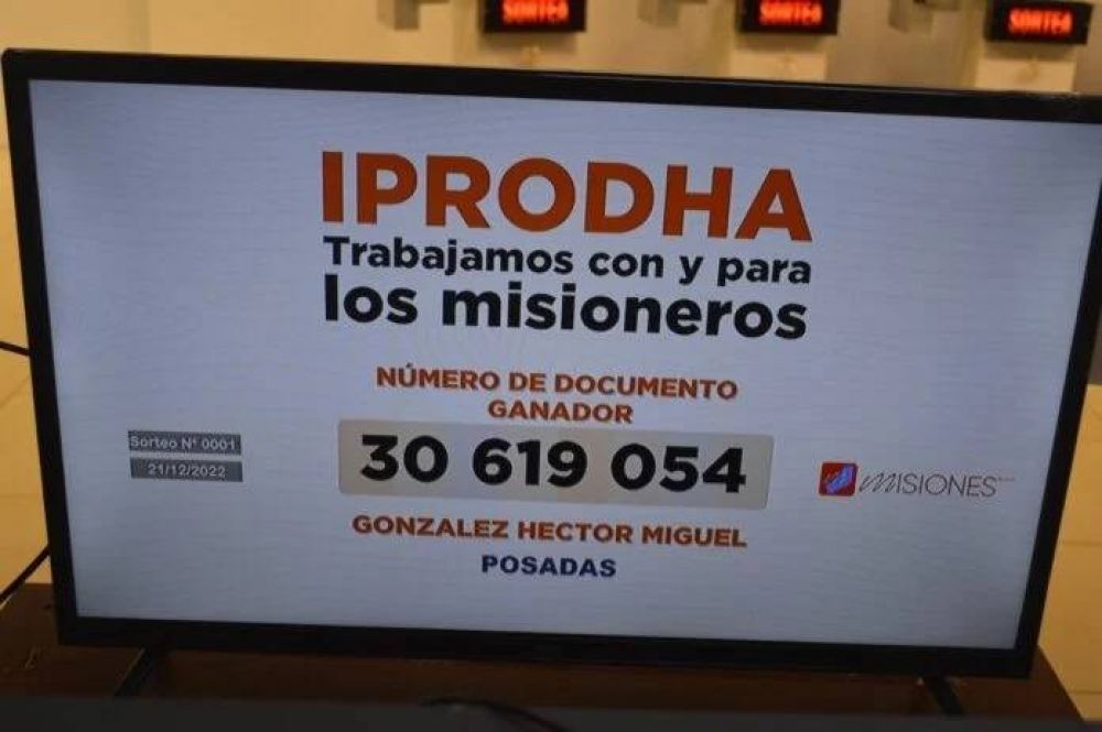 Un vecino de Itaemb� Guaz� fue el ganador del sorteo entre adjudicatarios del IPRODHA y no deber� pagar las �ltimas 24 cuotas de su vivienda