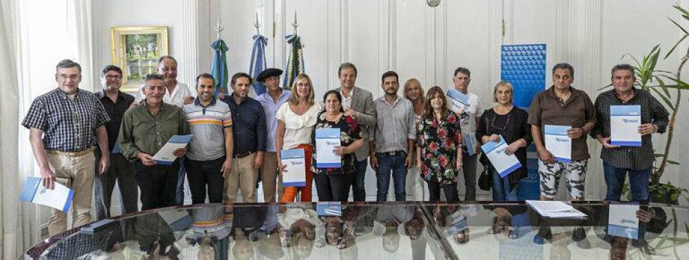Cascallares y Fabiani entregaron reconocimientos a trabajadores municipales