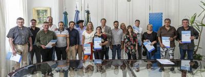 Cascallares y Fabiani entregaron reconocimientos a trabajadores municipales