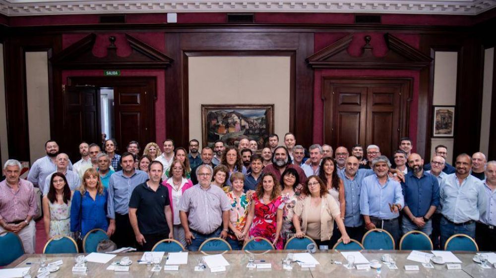 Kicillof firm una recomposicin salarial para estatales, docentes y judiciales de la Provincia de Buenos Aires