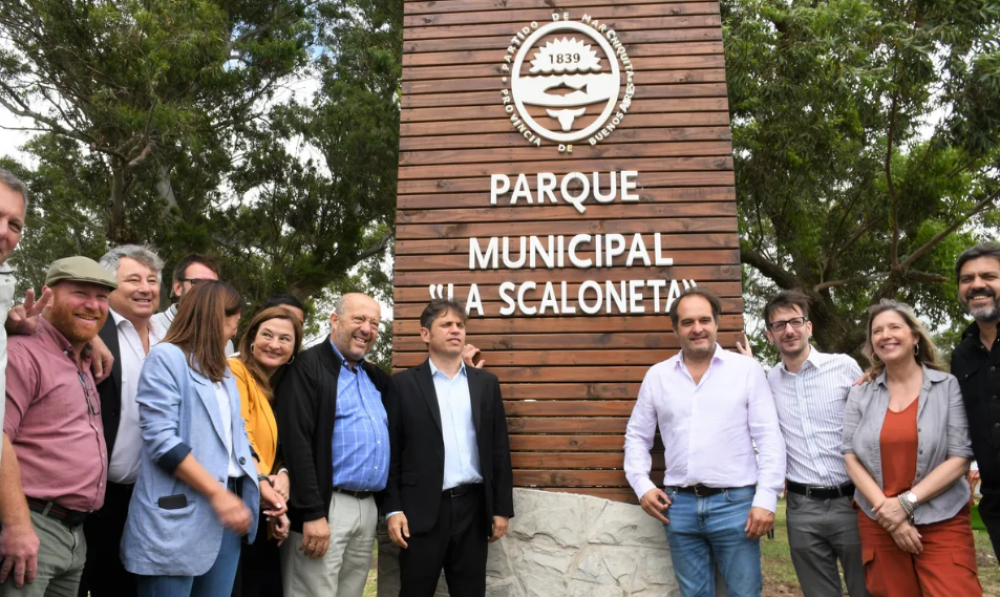 Axel Kicillof inaugur el parque La Scaloneta en Mar Chiquita y la oposicin sali a cruzarlo
