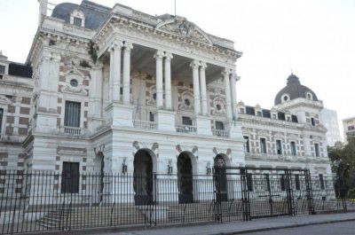 Estatales bonaerenses cobran sus haberes a partir del 2 de enero