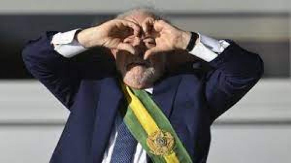 Lula, emocionado, prometi devolver la esperanza y alegra a Brasil