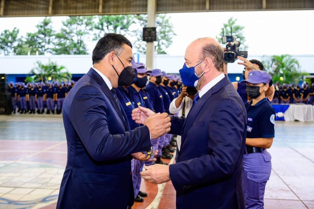 El gobernador Gildo Insfrán presidió el acto de ascenso de insignias de personal policial