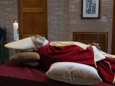 Funeral de Benedicto XVI: m�s de 100.000 fieles despedir�n al Papa em�rito