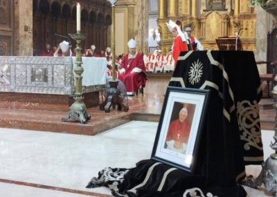 El Card. Poli presidió la misa en sufragio de Benedicto XVI en la catedral porteña