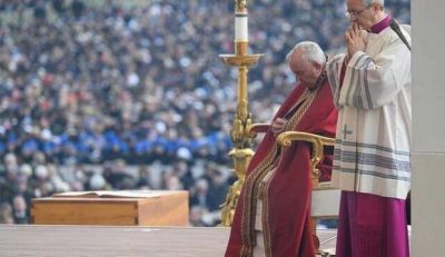 Homilía completa de Francisco en el funeral de Benedicto XVI: sincatábasis y humildad en el pastoreo