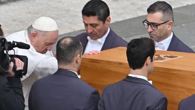 El Vaticano ya permite visitas a la tumba de Benedicto XVI
