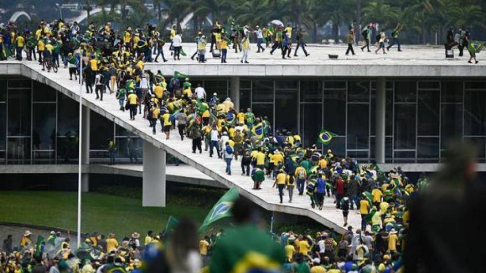 La CGT y la CTA de los Trabajadores repudiaron el intento de golpe de Estado en Brasil