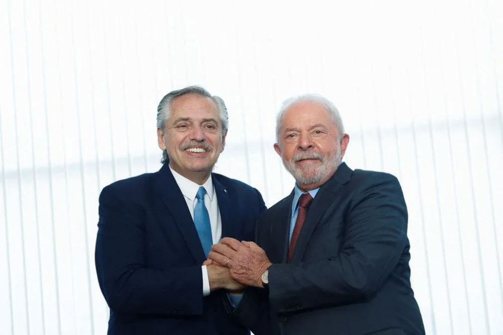 Pese a la crisis poltica que vive Brasil, Lula le confirm a Alberto Fernndez que el 23 de enero vendr al pas para participar en la Cumbre de la CELAC