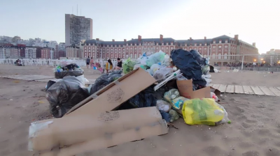 Poloni vuelve a la carga por la basura en las playas
