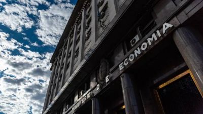 Encuentro reservado en el piso 5: funcionarios de Massa se reunieron con bancos y avanza con una nueva colocaci�n de bonos
