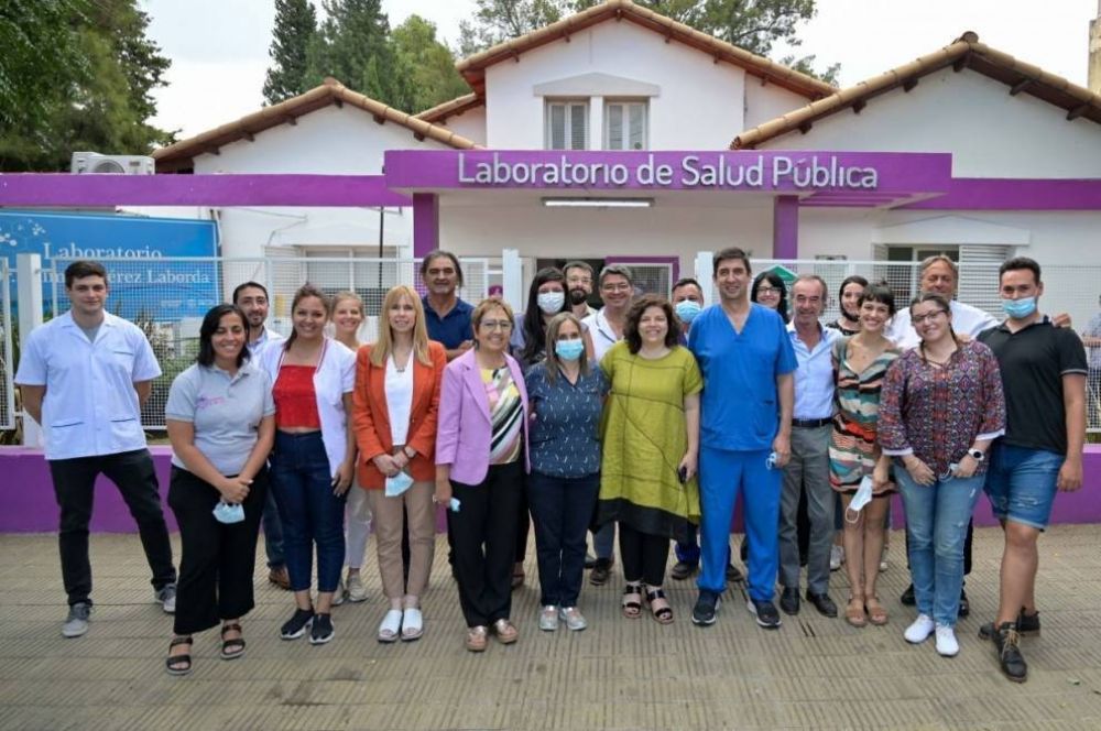 Carla Vizzotti visit el Laboratorio de Salud Pblica Dr. Dalmiro Prez Laborda