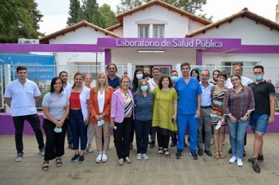Carla Vizzotti visitó el Laboratorio de Salud Pública “Dr. Dalmiro Pérez Laborda”