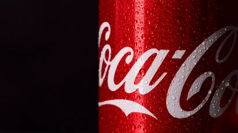 Son las acciones de Coca-Cola una mejor eleccin que sus pares del sector?