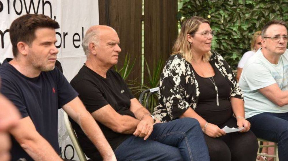 Grindetti y Fuentes, junto a pastores y referentes de iglesias en Claypole
