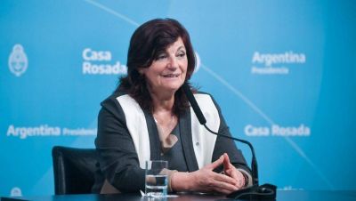 La ministra Olmos dijo que en el gobierno no están pensando en una reforma laboral