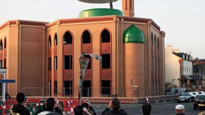 Reino Unido: Primer llamado a la oración en presencia de mil musulmanes