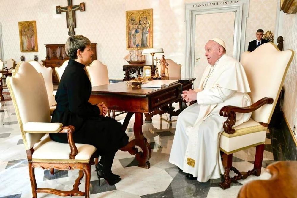 Vernica Alcocer visit al Papa Francisco y recibi duras crticas por su vestuario