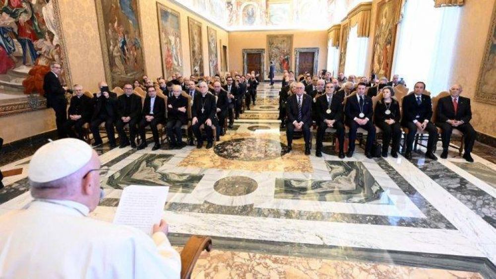 El Papa: Actualicen sus tradiciones sin nostalgia del pasado
