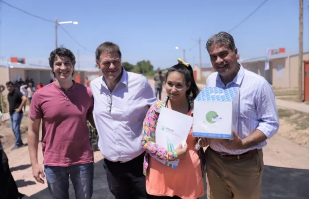 Corzuela: Capitanich entreg 40 viviendas y anunci ms de 100 nuevas unidades prximas a ejecutar