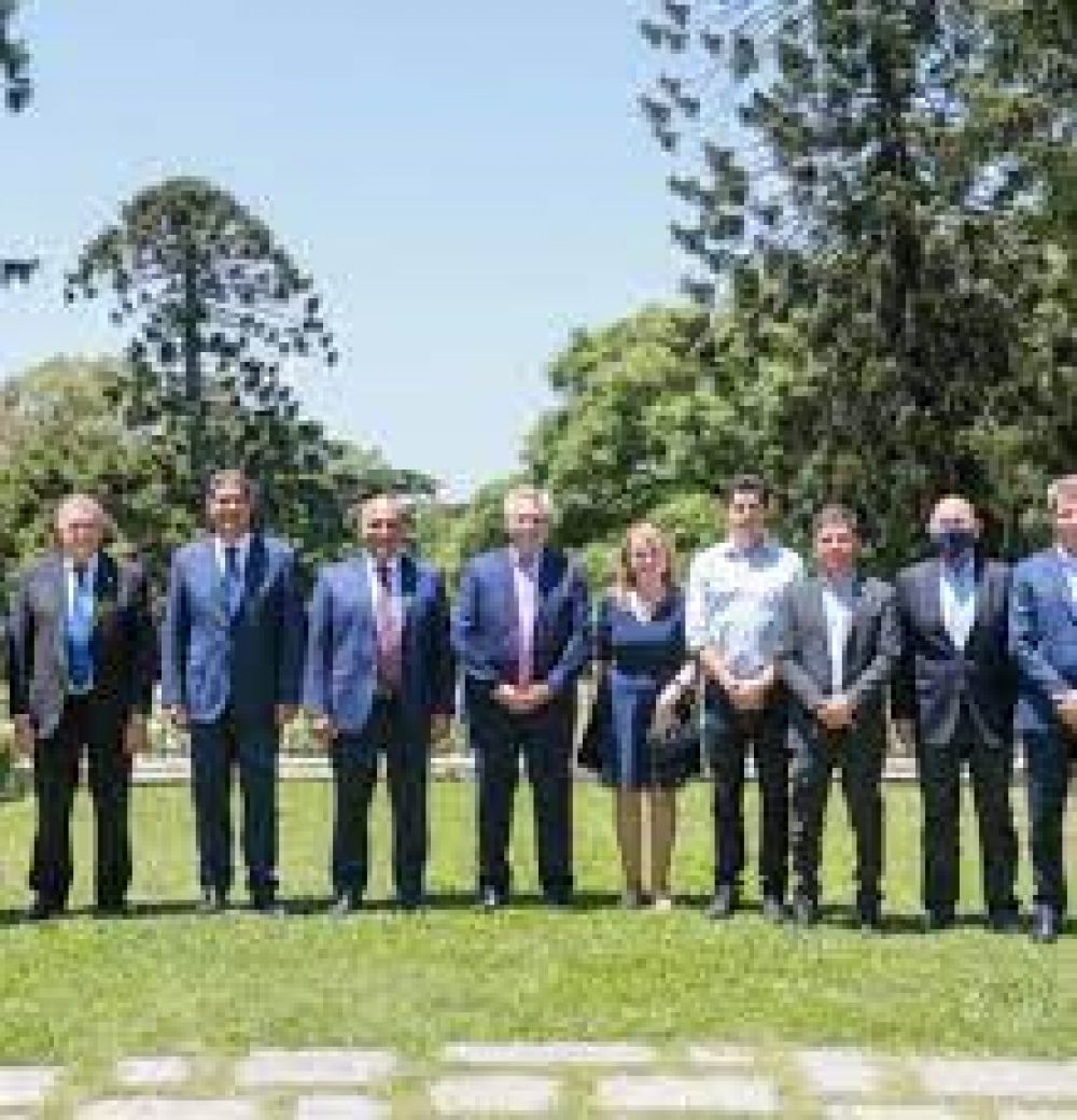 Fern�ndez pone la mesa para los gobernadores en Chapadmalal