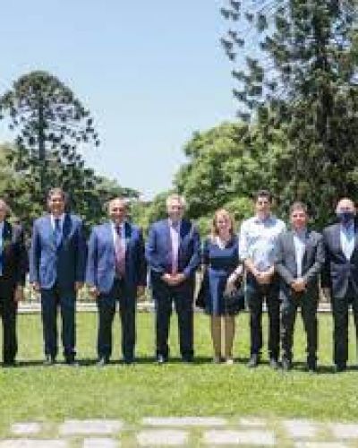 Fern�ndez pone la mesa para los gobernadores en Chapadmalal