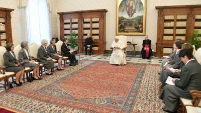 El Papa a religiosas: Enfrentar los desafíos sociales con el arma de la caridad