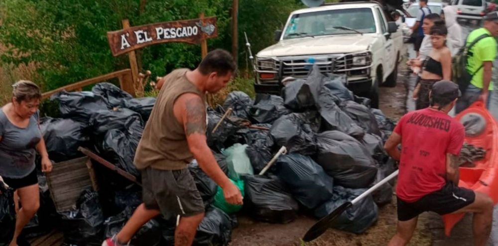Plstico, botellas y residuos: sacaron ms de 150 bolsas de basura del arroyo El Pescado