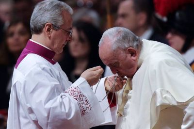 El Papa pide superar las divisiones en la Iglesia y no perderse en 