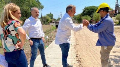 Cascallares supervis� obras de urbanizaci�n que incluyen nuevos pavimentos y dos puentes vehiculares
