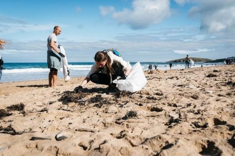 Campaa solidaria para fomentar la limpieza de las playas en la Costa Atlntica