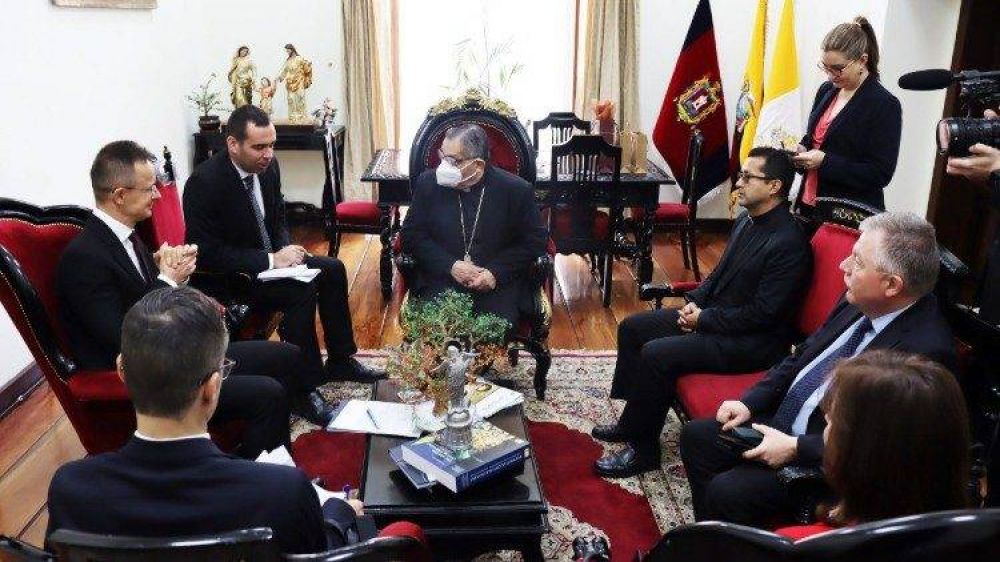 El arzobispo de Quito recibe al Ministro de Exteriores húngaro