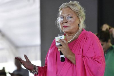 Carri� amaga con lanzarse y Juntos le baja el precio