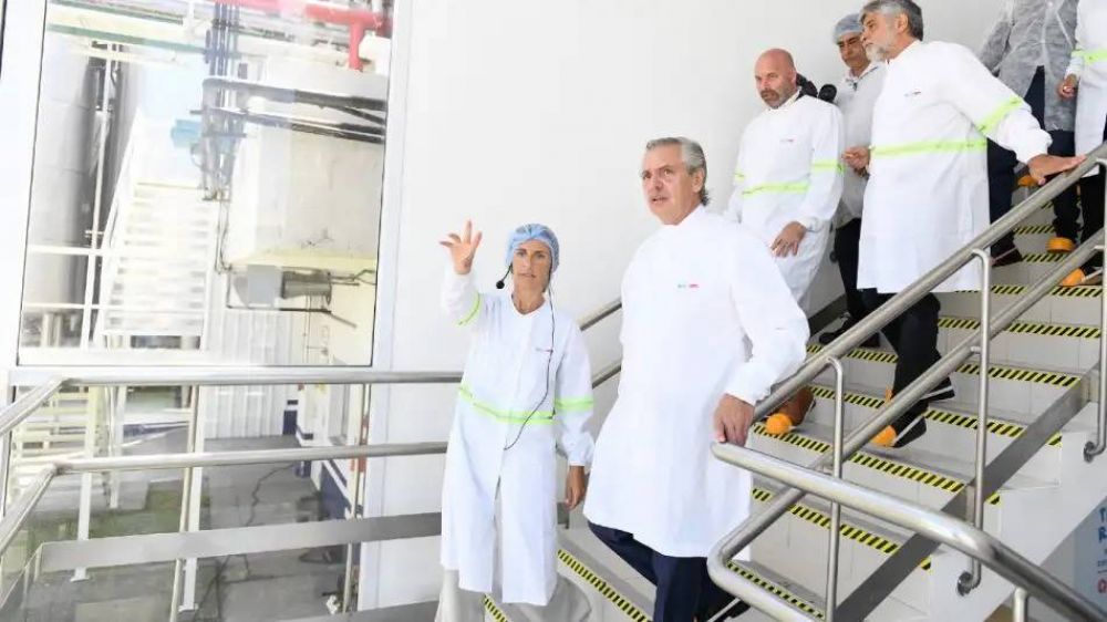 Alberto Fernández encabezó el lanzamiento de un yogur desarrollado por el Conicet en la planta de Danone