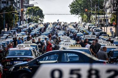 Taxistas y remiseros marplatenses pararán y cortarán la Ruta 2, en reclamo a la falta de control municipal contra las aplicaciones de transporte