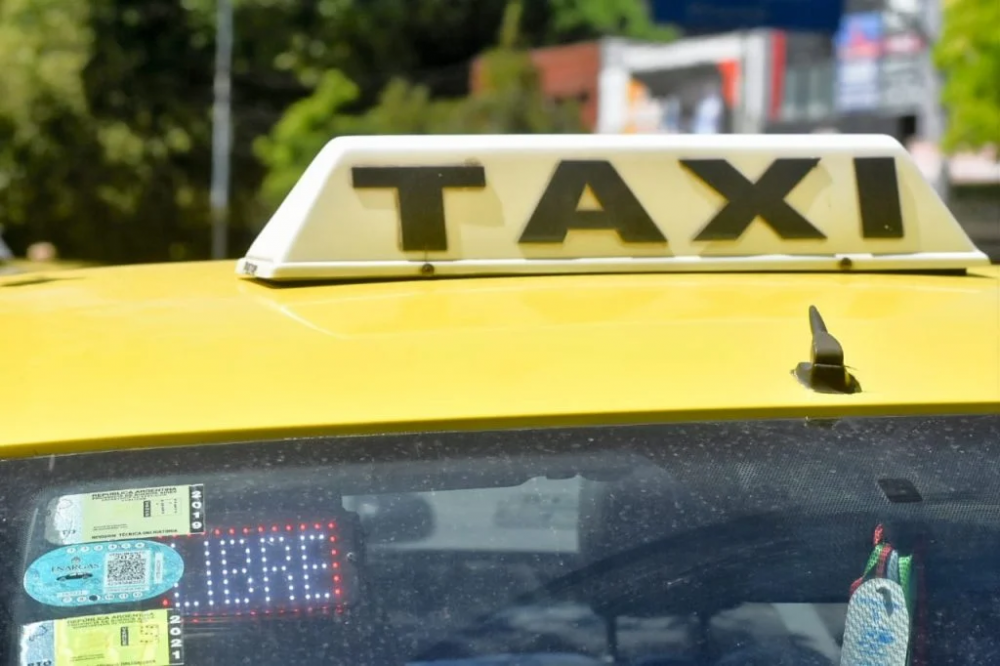 Taxistas y remiseros confirman paro y corte de la autovía 2 para el viernes