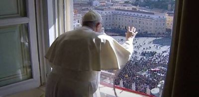 Ángelus del Papa: «La verdadera pobreza es cuando la persona se deja ir y se tira, desperdiciándose»