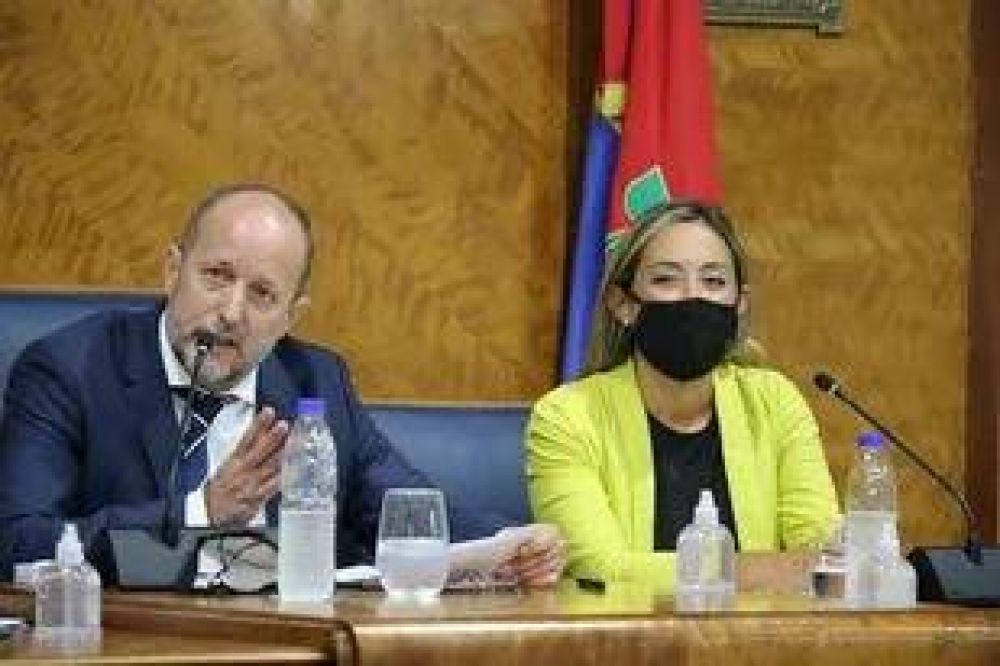 Mart�n Insaurralde, a la espera de definiciones de Cristina Kirchner y replegado ante Axel Kicillof