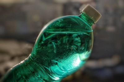 Etiquetas del mismo material que los envases para impulsar el reciclaje