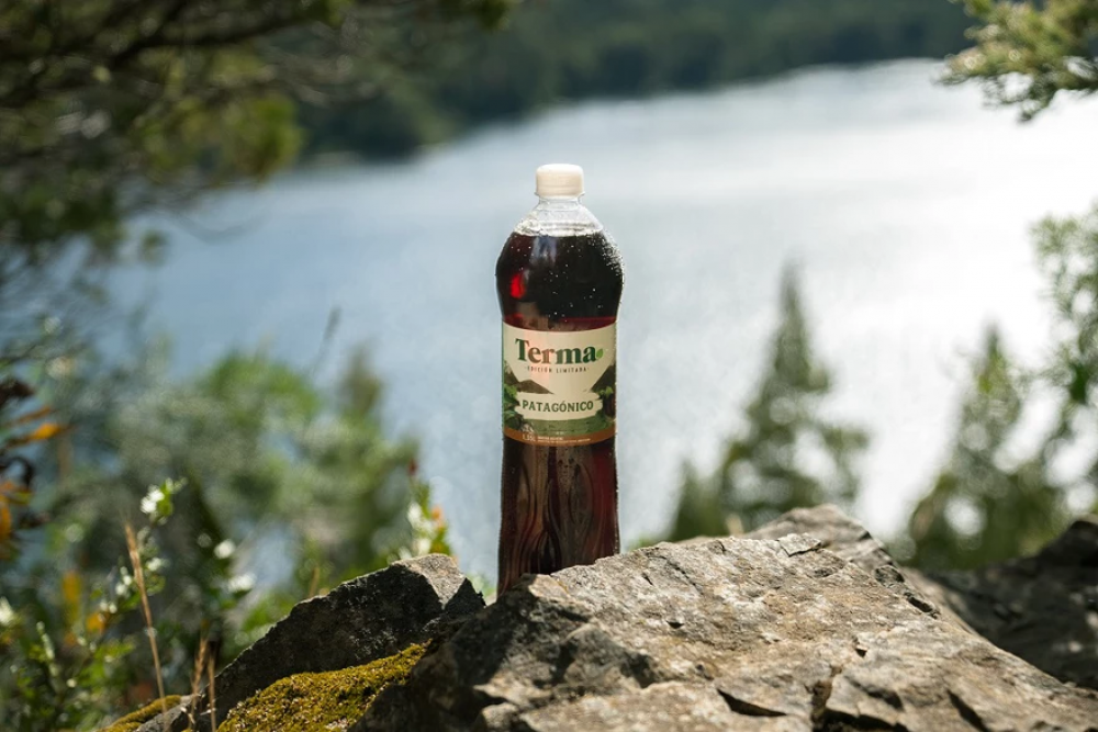 Terma presenta su primera botella 100% reciclada y reciclable