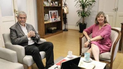 Ferraresi tuvo una reunión de trabajo con Cristina Álvarez Rodríguez